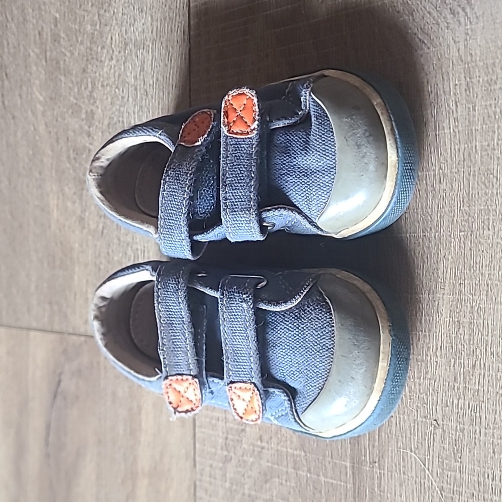 See kai run sneakers shoe